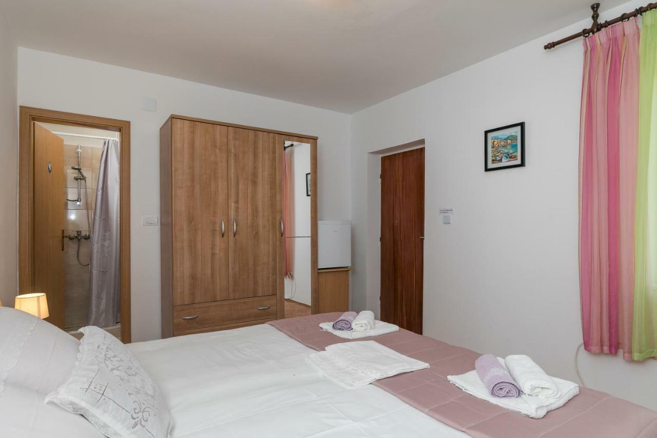 Mini Apartment Petra - Rooms Purple & Green With Kitchen And Garden Дубровник Екстериор снимка